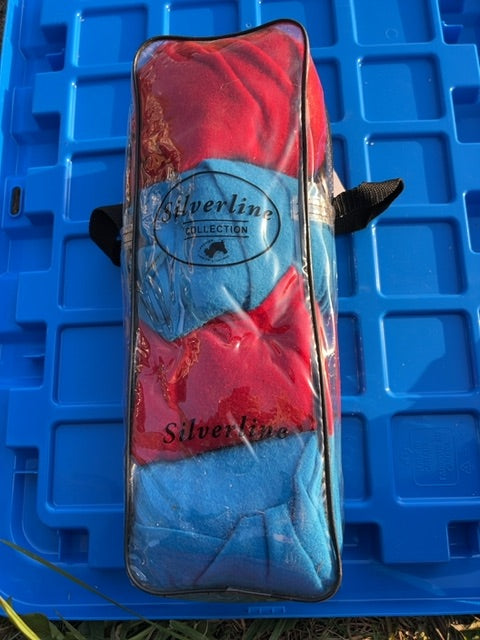 Blue and Red Polos, Horse