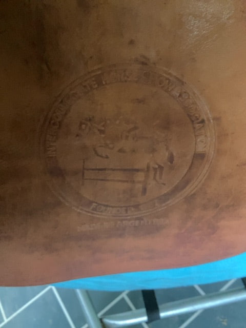 Oak Collegiate Close Contact Saddle, 17"