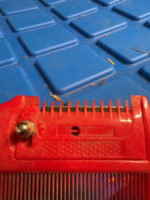 Red Thinning Comb