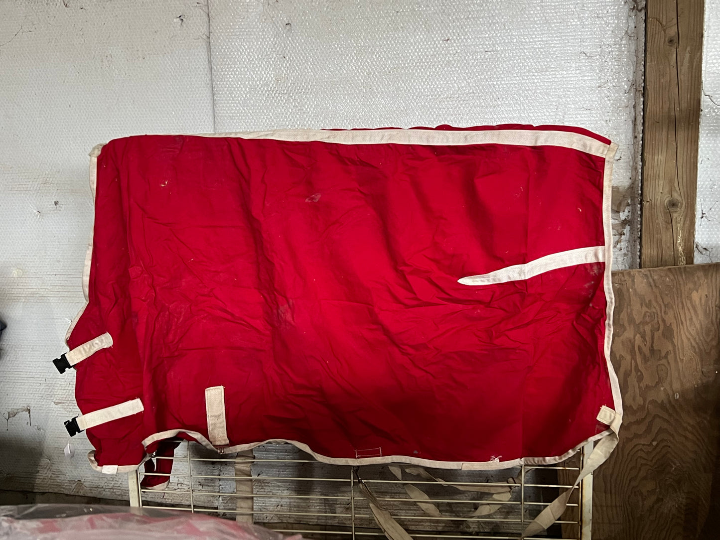 Red  Stable Sheet, 70"