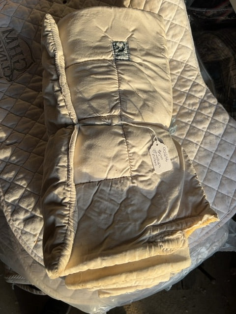 White Wilkers Pillow Quilts, 18"