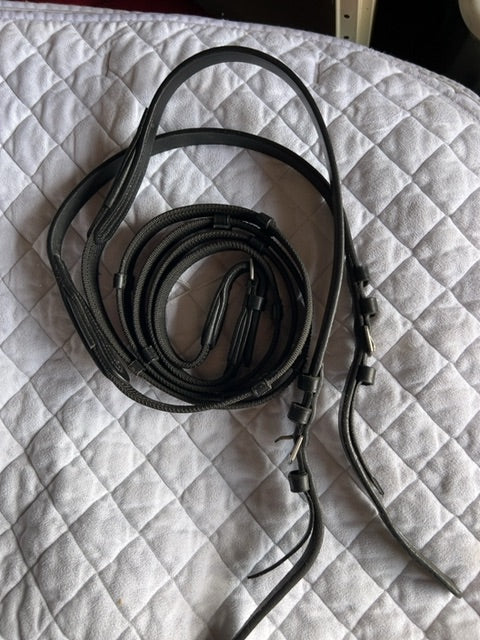 Black  Rubber Reins with Buckle Ends