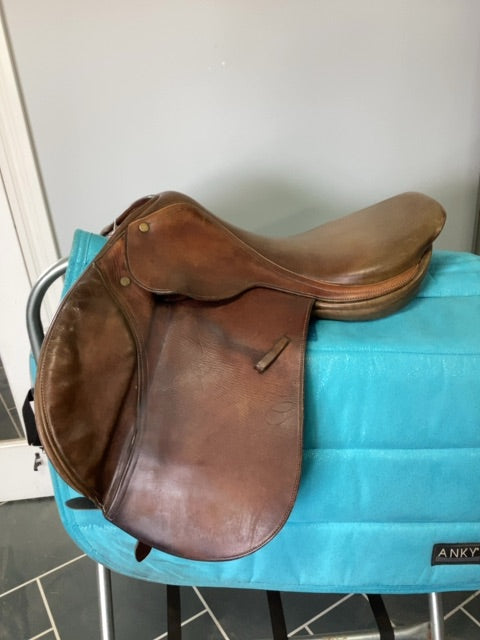 Hadfield Close Contact Saddle, 17M