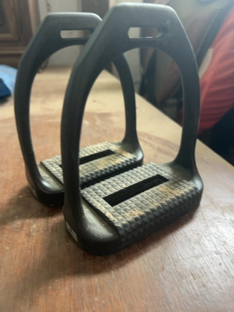 Black Equi Wing Stirrups, 4 3/4”