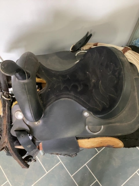 Black Wintec, weaver and Shedrow Western Saddle, cinch and breast collar, 15"