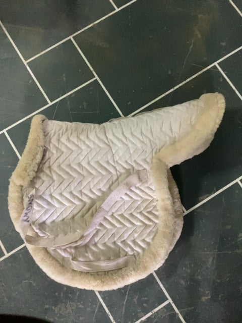 White Fleeceworks Wool Shaped Pad, 16”