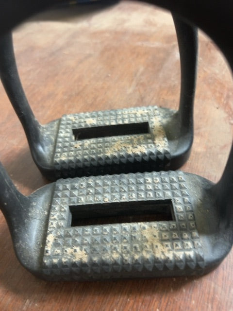 Black Equi Wing Stirrups, 4 3/4”