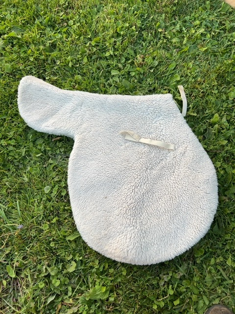 White  Saddle Pad, 18” spine