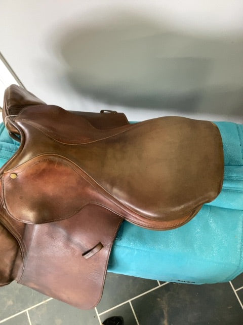 Hadfield Close Contact Saddle, 17M
