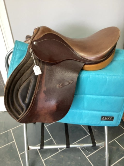 Brown Royal Saddle, 17"