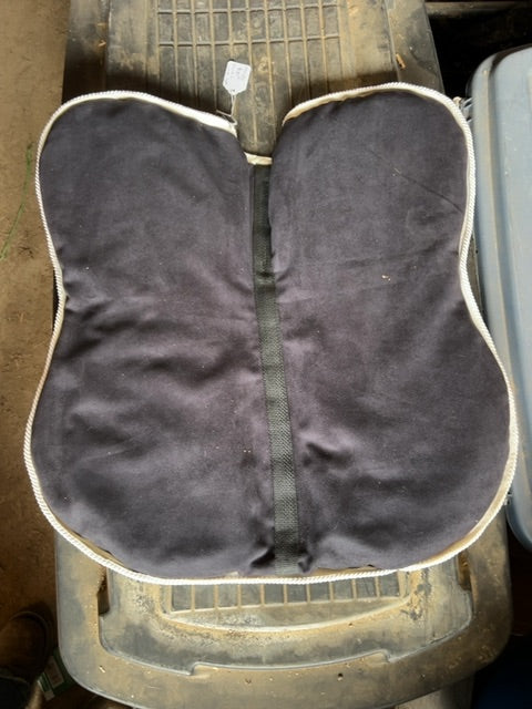 Black  Half pad, 19"