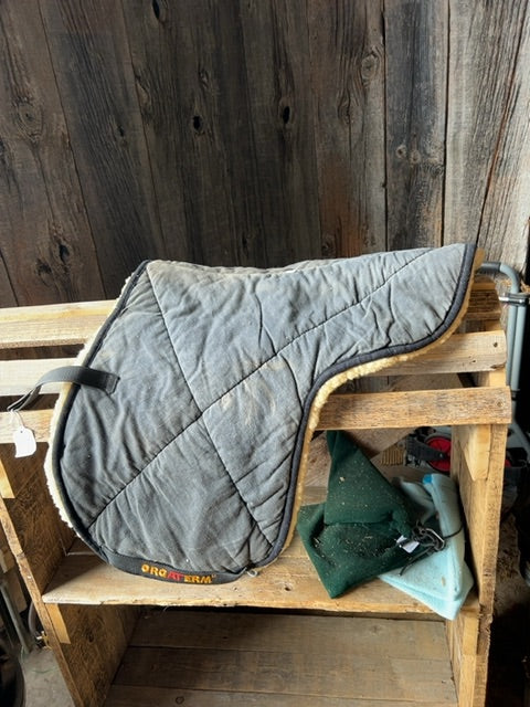 Black Orgaterm Shaped Saddle Pads, Full