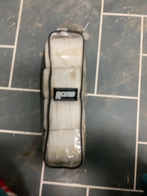 White Roma Polos, Horse