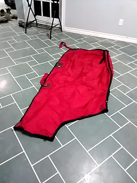 Red Big D Closed front Nylon sheet, 82"