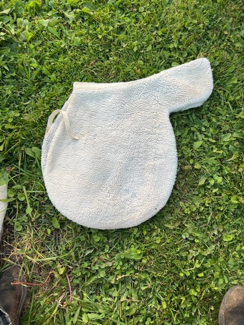White  Saddle Pad, 18” spine